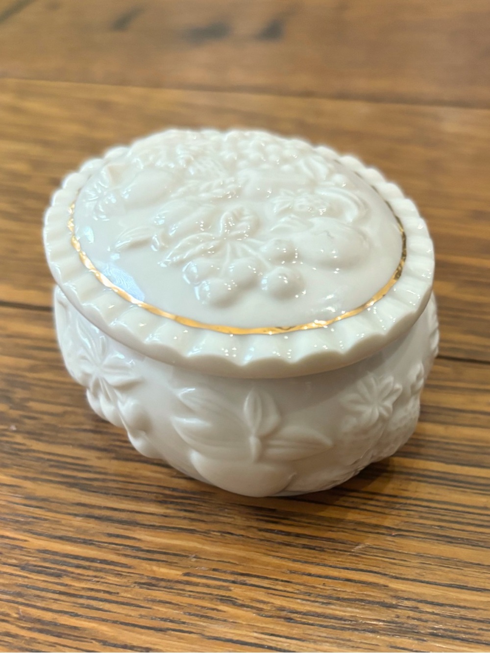 Lenox 1998 Ivory Porcelain Fruit Trinket Box Gold Trim Vintage Keepsake Box